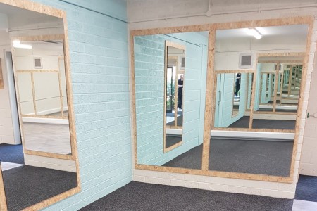 Dorchester House Gym – student accommodation Bristol - mirrors, painted brick
