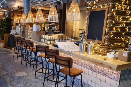 Megan's, Islington - bar with high chairs, rope-wrapped pillar with fairy lights