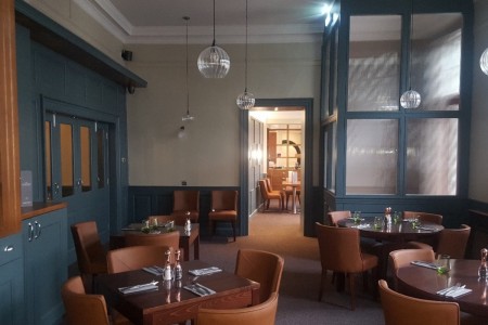 The Chequers Hotel, Newbury - blue panelled walls, wooden tables and leather chairs